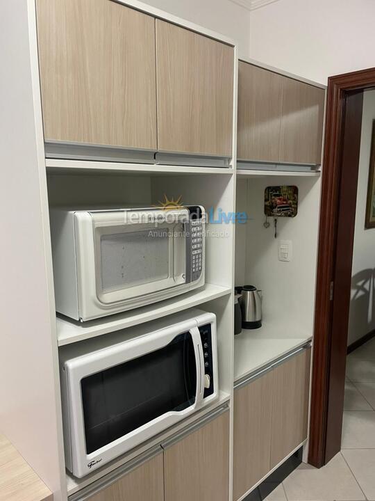 Apartamento para aluguel de temporada em Itapema (Meia Praia)