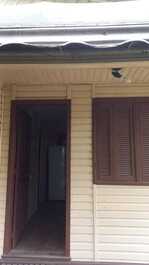 Casa ótima pra temporada pra 4 a 5 pessoas.