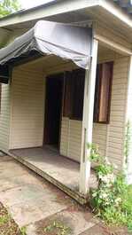 Casa ótima pra temporada pra 4 a 5 pessoas.