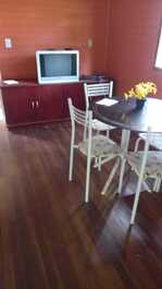 Casa ótima pra temporada pra 4 a 5 pessoas.