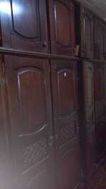 Casa ótima pra temporada pra 4 a 5 pessoas.