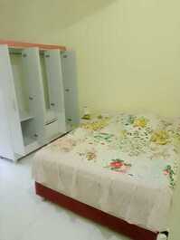 Kitnet 250 metros da Praia dos Milionários