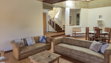 Hermosa Casa a 50 metros de Pernambuco Guarujá