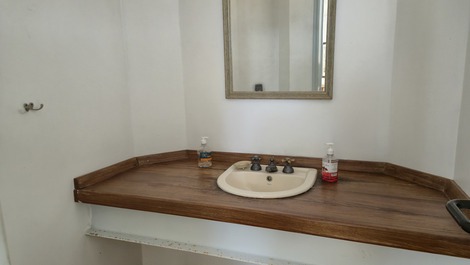 Hermosa Casa a 50 metros de Pernambuco Guarujá