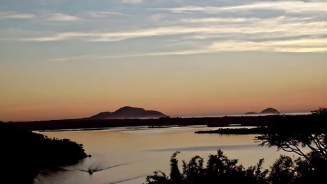 Loft Arcano Maior. Unique retreat. Views of the forest, the lagoon, and the sea!