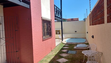 Jardim e piscina