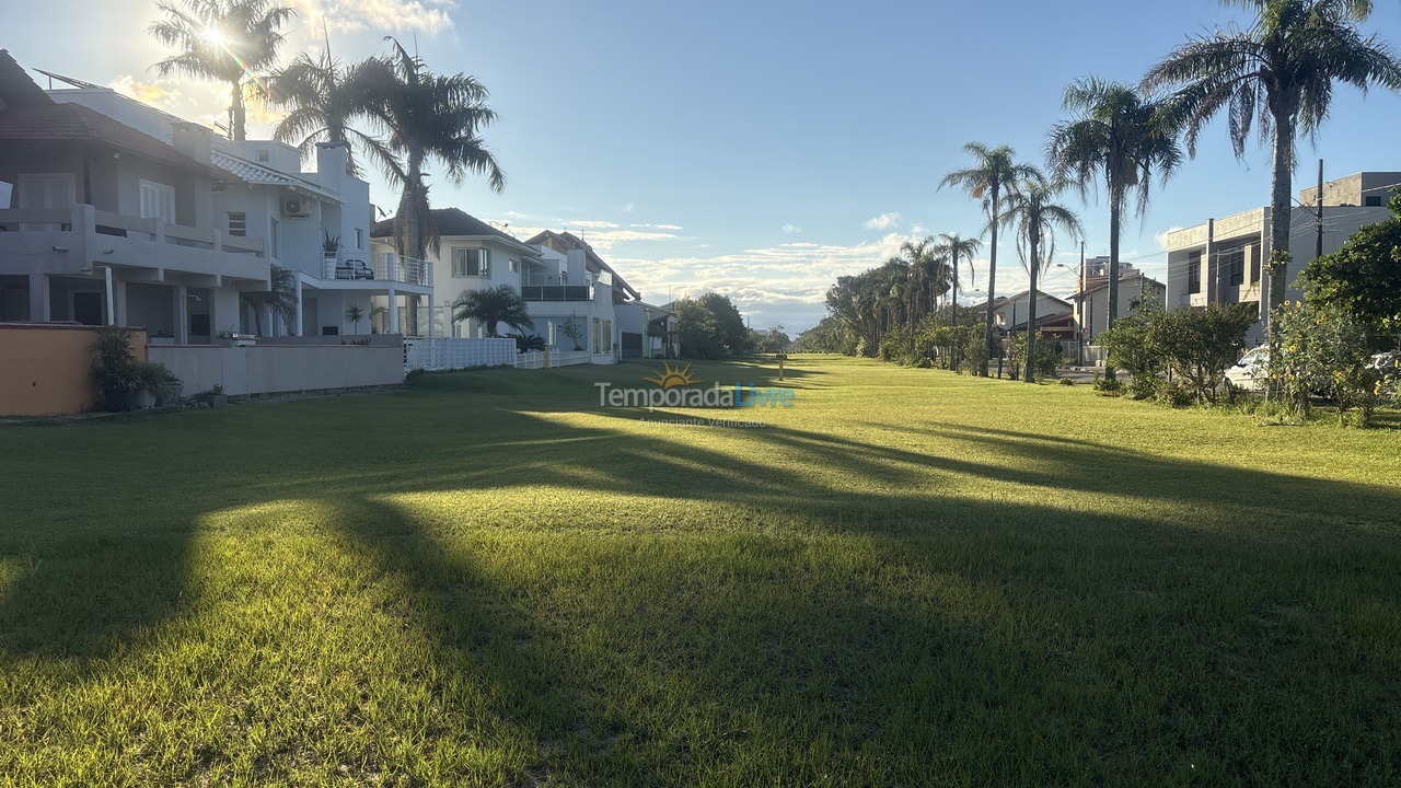Casa para aluguel de temporada em São Francisco do Sul (Enseada)