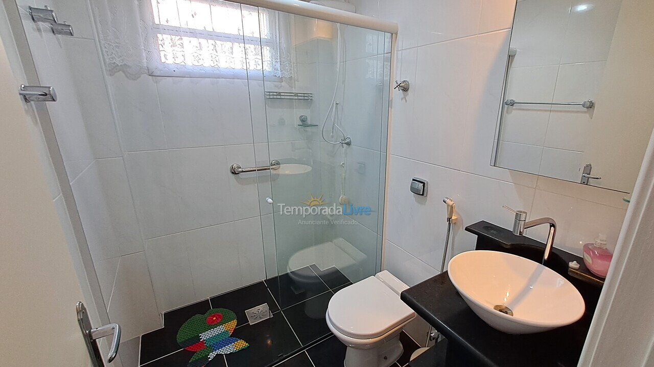 Apartamento para aluguel de temporada em Guarujá (Pitangueiras)