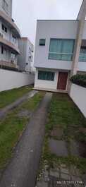 Casa NOVA 4Q - Área Externa, TV 55, Ar, Churrasqueira, Garagem, PETs