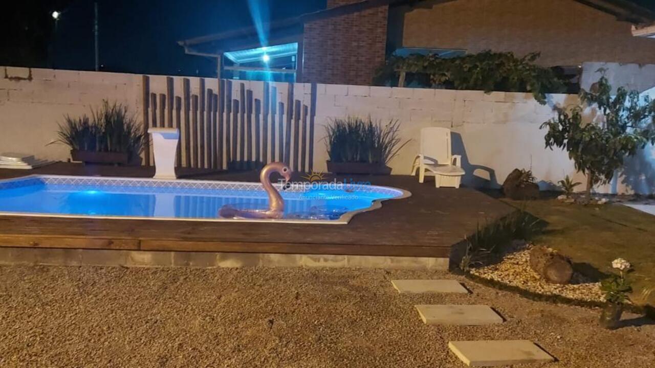 Casa para alquiler de vacaciones em Palhoça (Praia do Mar Aberto)