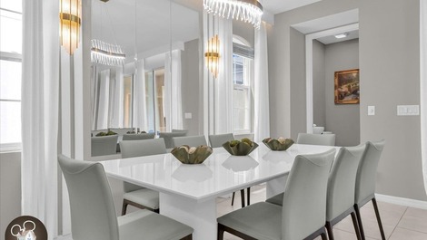 Experimente la magia de Disney mientras se aloja en una casa totalmente equipada.