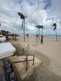 Casa pé na areia com piscina, jacuzzi e suítes climatizadas