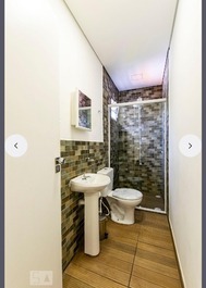 Vista da entrada do banheiro 