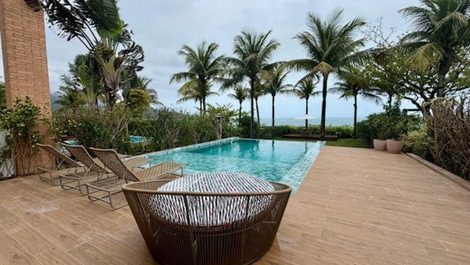 "Seaside Retreat: Your Personal Paradise" Maresias Beach