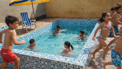 Piscina e Churrasqueira Coberta