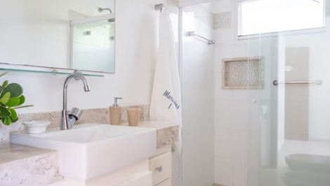 Casa em frente ao mar, praia de Guaecá.