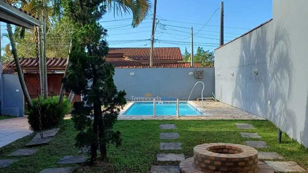 Casa para aluguel de temporada em Caraguatatuba (Massaguaçu)