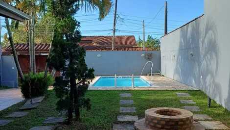 Casa Portal - condomínio, piscina, churrasqueira coberta, 500m praia