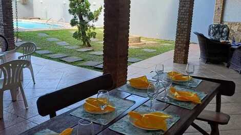 Casa Portal - condomínio, piscina, churrasqueira coberta, 500m praia
