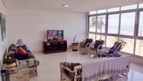 Frente ao mar / Guarujá -SP/03 suítes, Carnaval disponível!!!