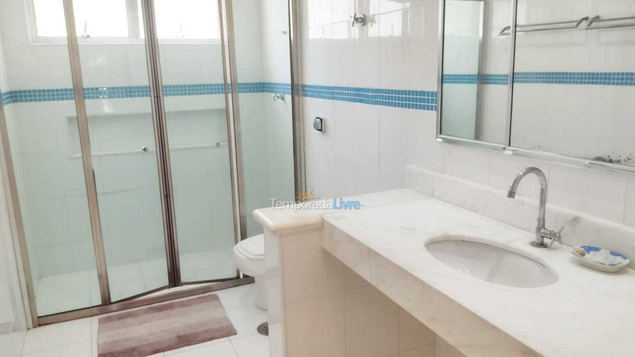 Apartamento para aluguel de temporada em Guarujá (Pitangueiras)