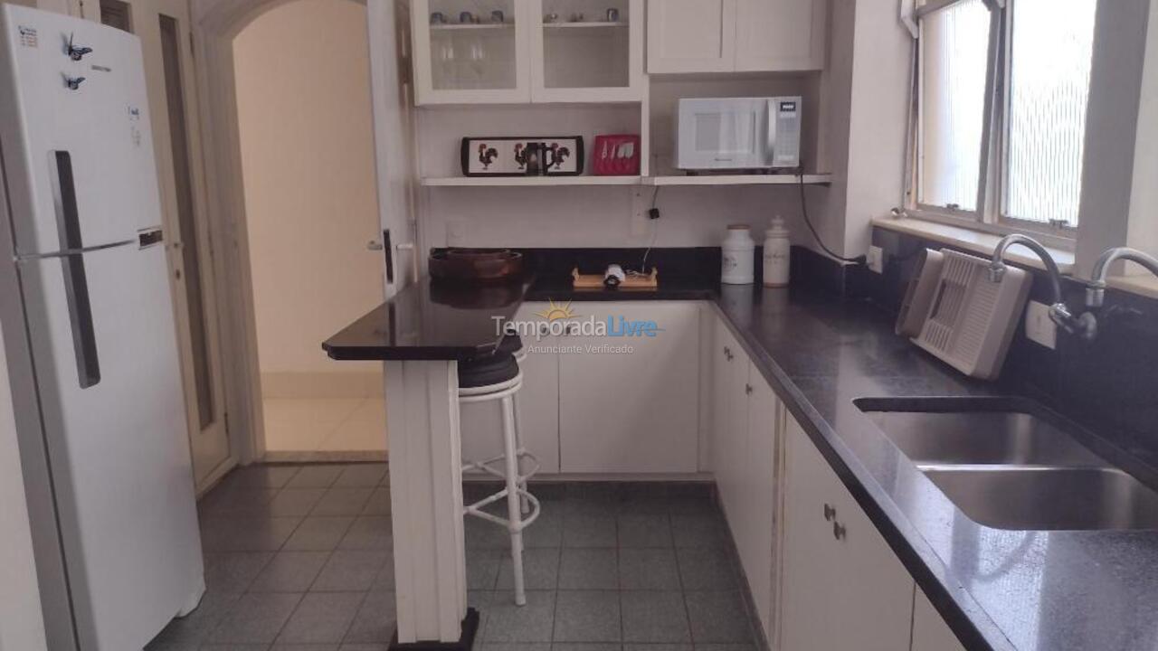 Apartamento para aluguel de temporada em Guarujá (Pitangueiras)