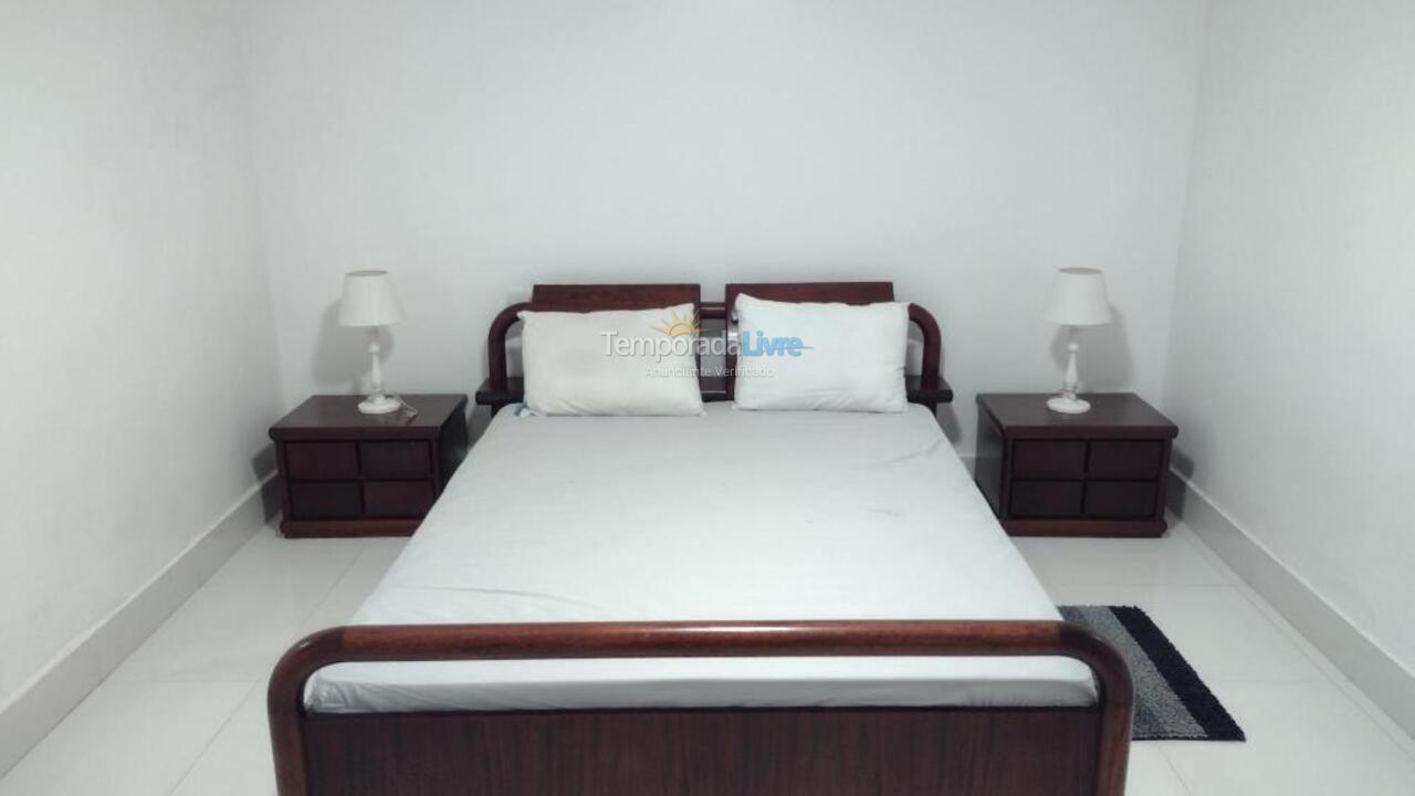 Apartamento para aluguel de temporada em Guarujá (Pitangueiras)