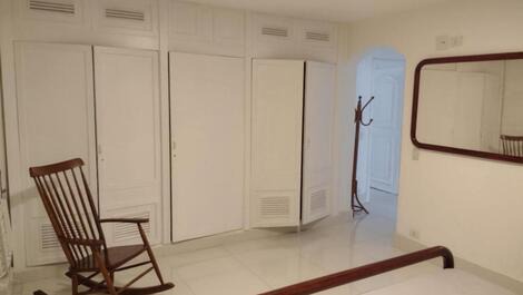 Frente ao mar / Guarujá -SP/03 suítes, Carnaval disponível!!!