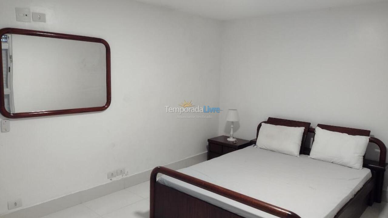 Apartamento para aluguel de temporada em Guarujá (Pitangueiras)