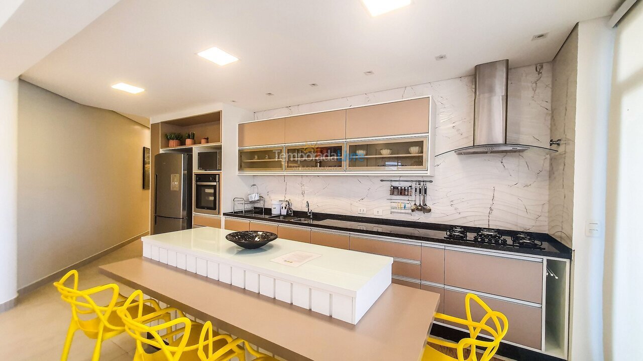 Apartamento para aluguel de temporada em Ubatuba (Praia Grande)