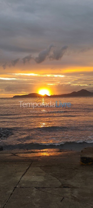 Apartamento para aluguel de temporada em Guarujá (Pitangueiras)