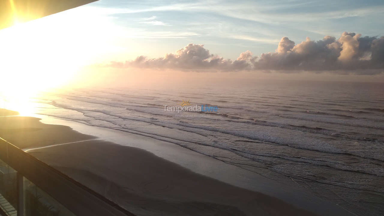 Apartamento para aluguel de temporada em Praia Grande (Jardim Solemar)