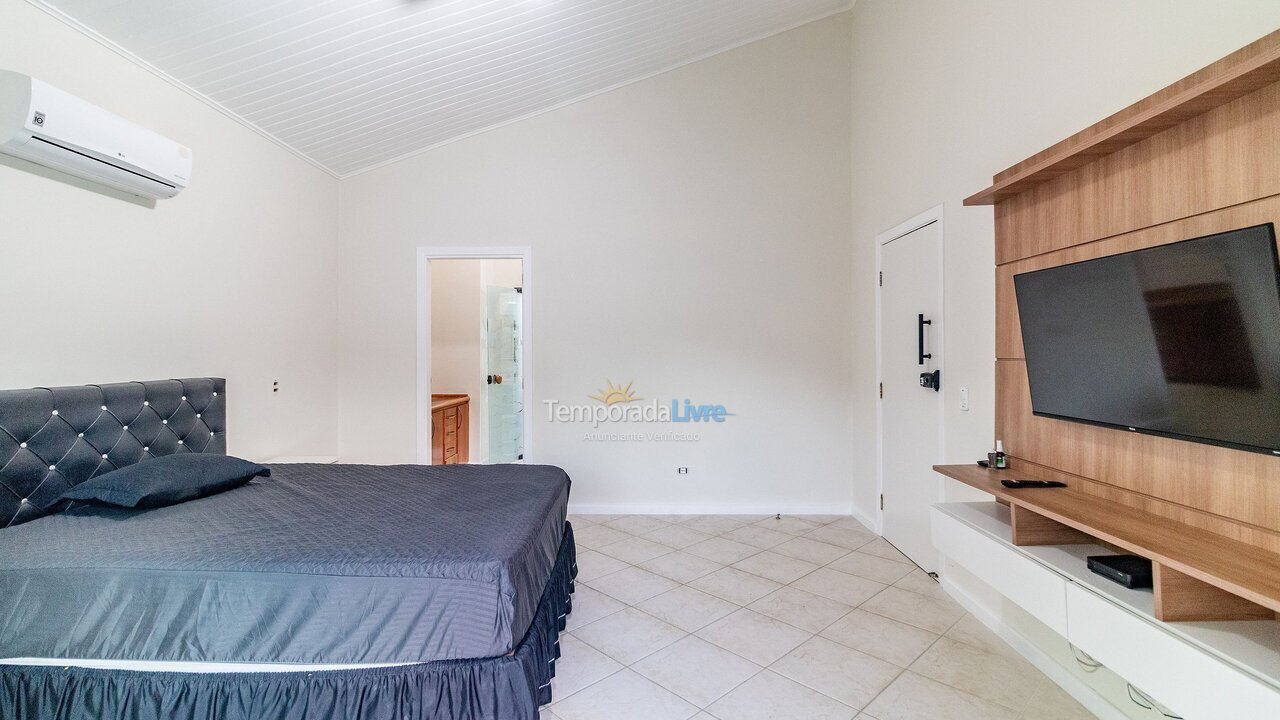 Casa para aluguel de temporada em Guarujá (Jd Acapulco)