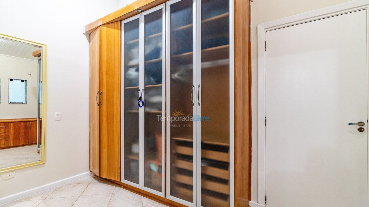 Casa para aluguel de temporada em Guarujá (Jd Acapulco)