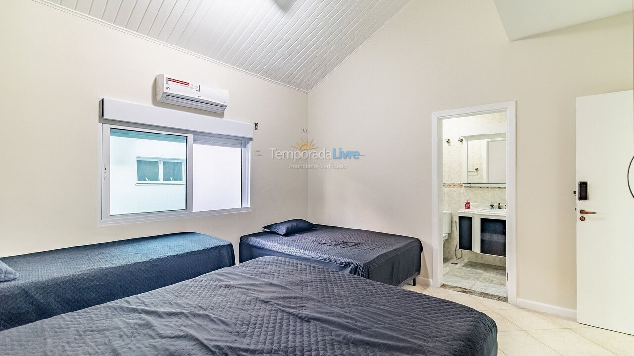 Casa para aluguel de temporada em Guarujá (Jd Acapulco)