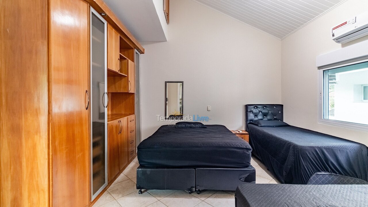 Casa para aluguel de temporada em Guarujá (Jd Acapulco)