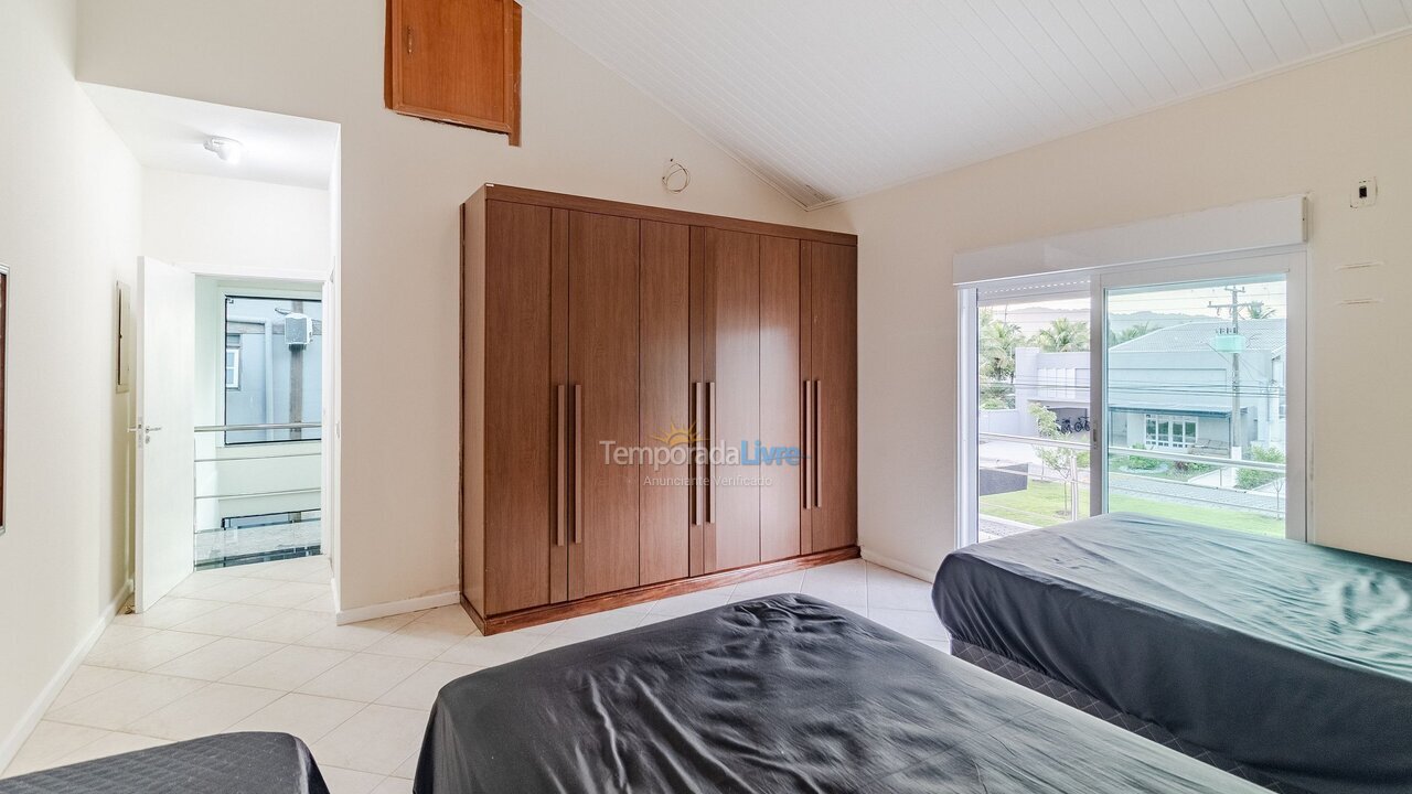 Casa para aluguel de temporada em Guarujá (Jd Acapulco)