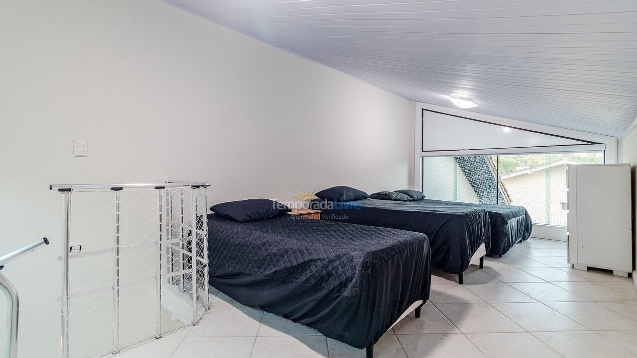 Casa para aluguel de temporada em Guarujá (Jd Acapulco)