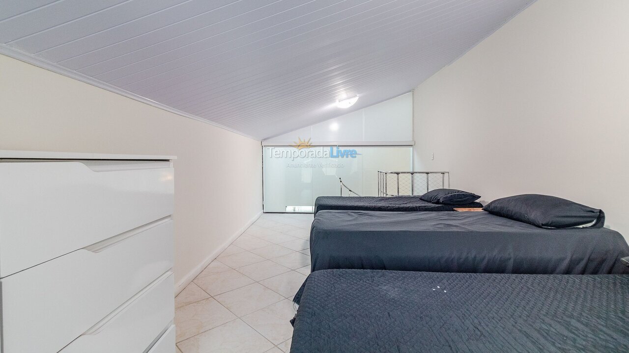 Casa para aluguel de temporada em Guarujá (Jd Acapulco)