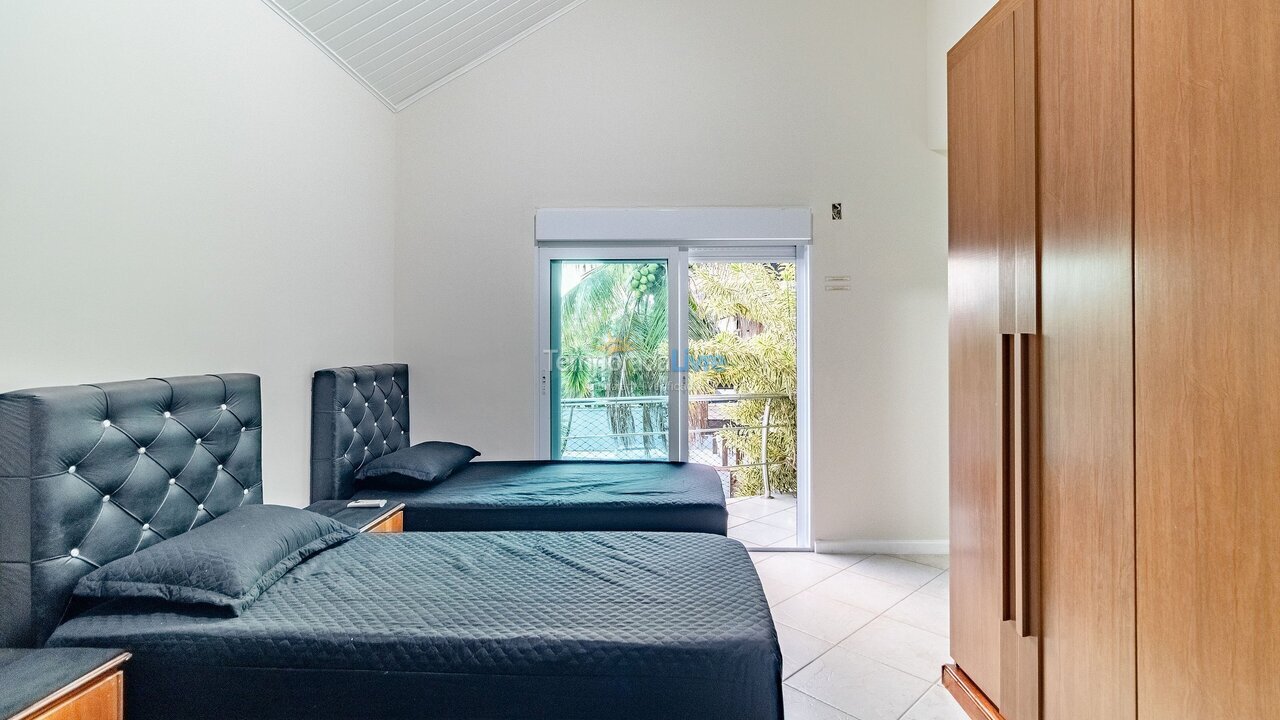 Casa para aluguel de temporada em Guarujá (Jd Acapulco)