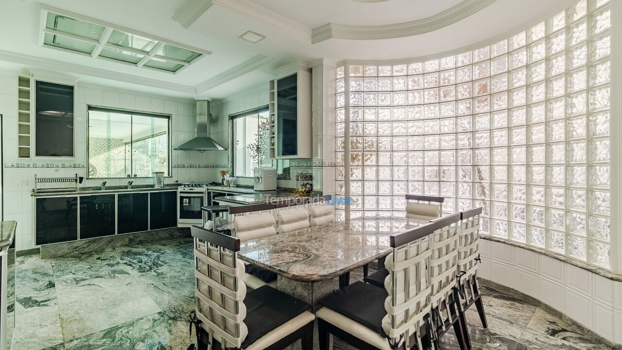 Casa para aluguel de temporada em Guarujá (Jd Acapulco)