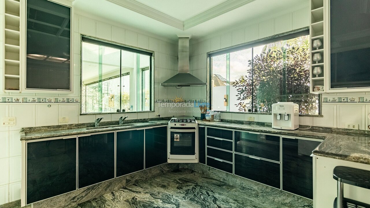 Casa para aluguel de temporada em Guarujá (Jd Acapulco)