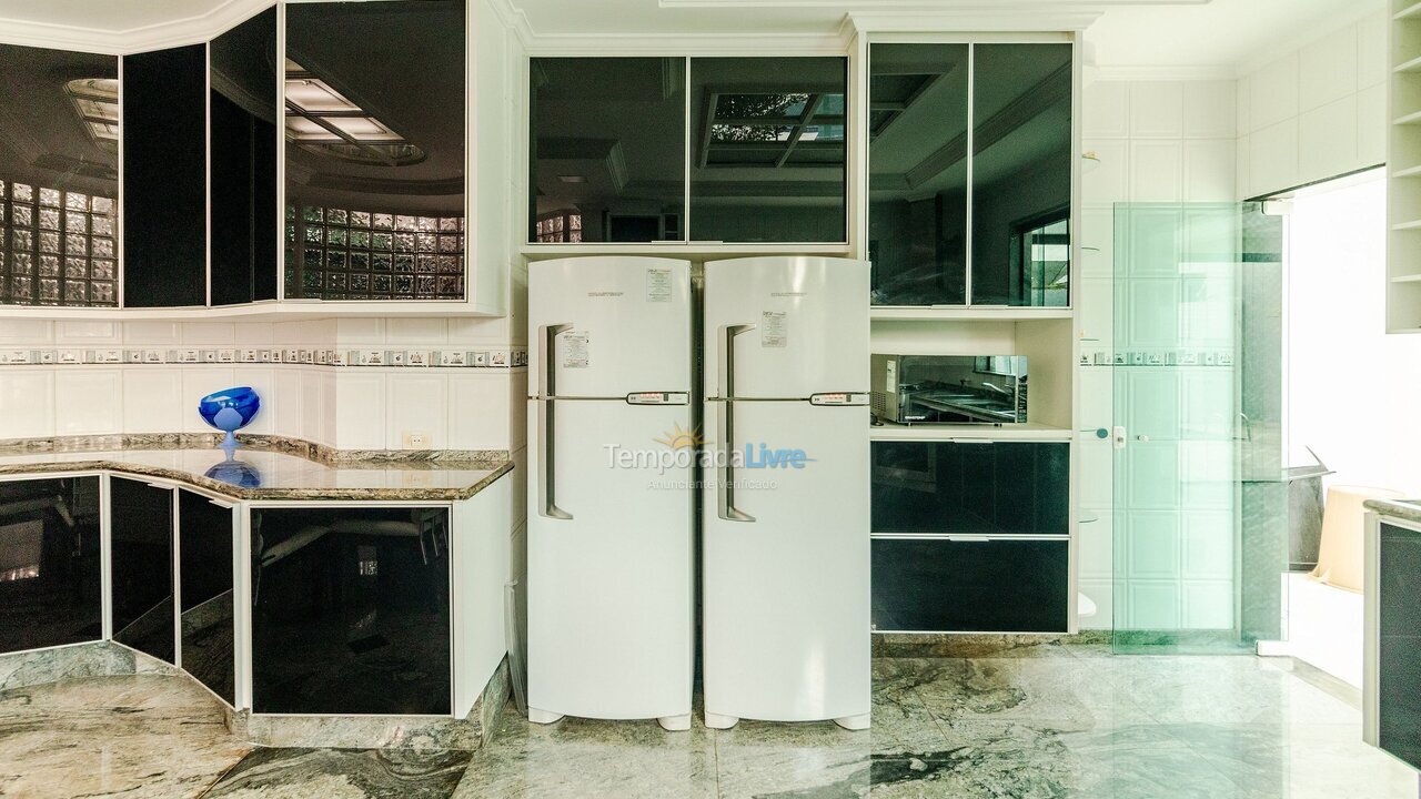 Casa para aluguel de temporada em Guarujá (Jd Acapulco)