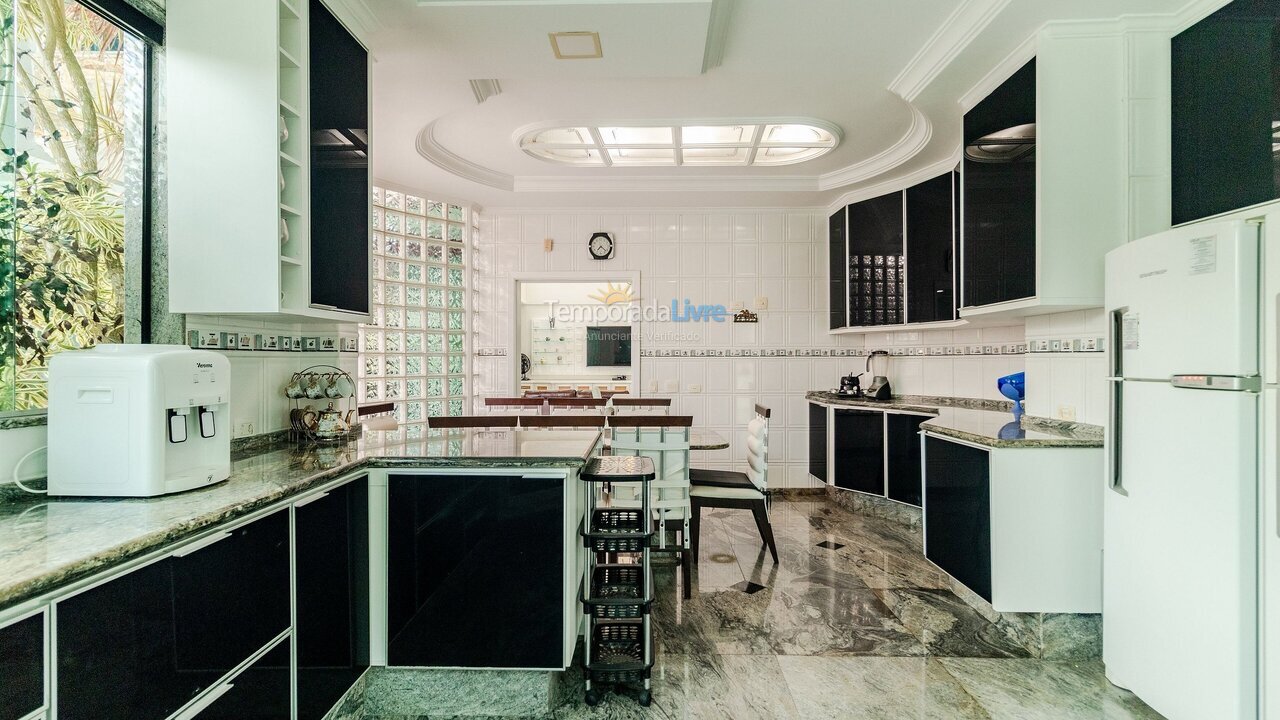 Casa para aluguel de temporada em Guarujá (Jd Acapulco)