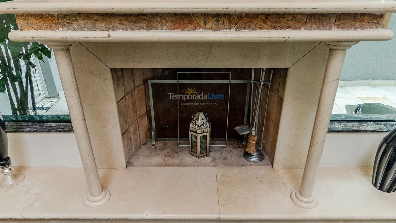 Casa para aluguel de temporada em Guarujá (Jd Acapulco)