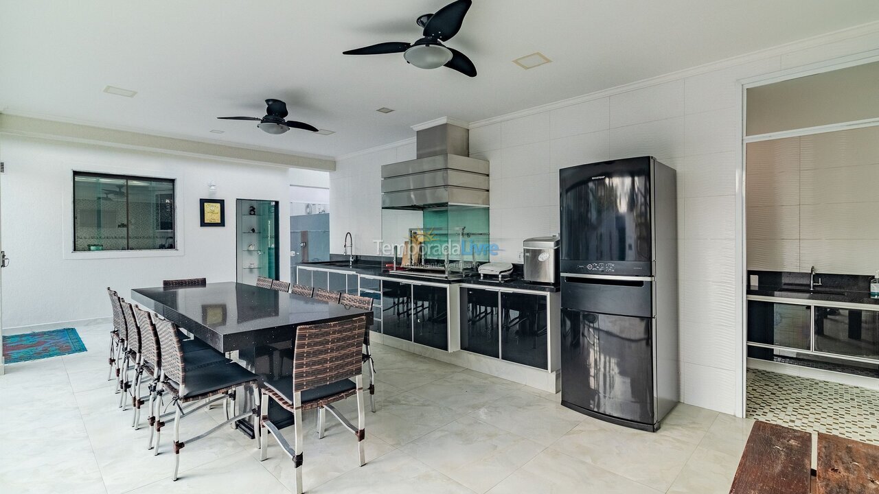 Casa para aluguel de temporada em Guarujá (Jd Acapulco)