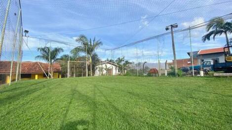 Chácara com piscina e linda área gourmet perto de Holambra