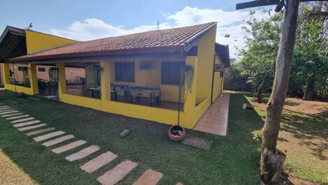 Chácara com piscina e linda área gourmet perto de Holambra