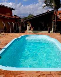 Chácara com piscina e linda área gourmet perto de Holambra