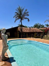 Chácara com piscina e linda área gourmet perto de Holambra